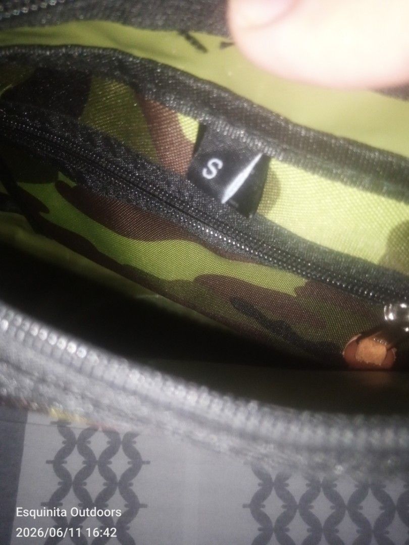 Gregory satchel small camou green (Category: Sling Bags) located in Cabuyao City. Submitted by khode025 (Listing ID 1443272405, Image 3). Description: Gregory satchel small camou green size small like new condition 10/10 condition and color rate 1880 only.