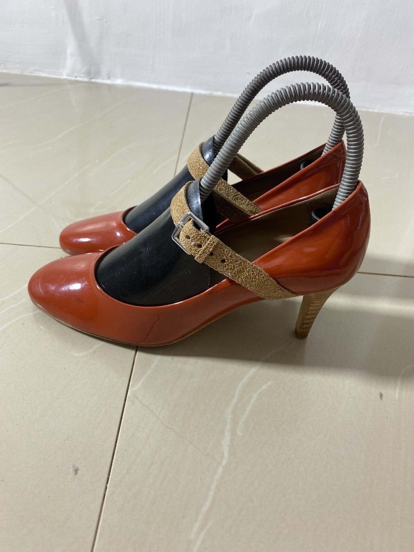 Hermes Paris Orange/Red Patent Sandals (Category: Sandals) located in Manila. Submitted by goodsrags (Listing ID 1443314014, Image 3). Description: What you see is what you get all details pic attached no issue as is Message me for measurements.