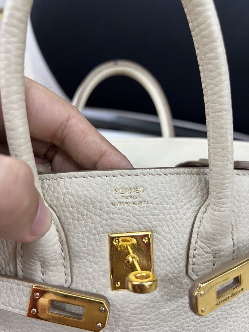 Hermès Birkin 25 (Category: Luxury Bags & Wallets) located in Bacolod City. Submitted by novymae23 (Listing ID 1443130004, Image 3). Description: Hermès Birkin 25 handbag Size Medium Excellent Condition Bag Only .
