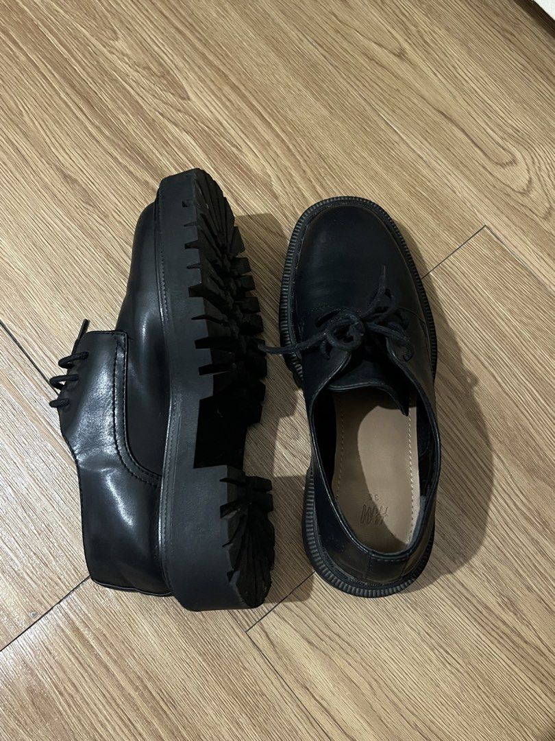 H&M Black Chunky Loafers (Category: Loafers) located in Paranaque City. Submitted by rewearstudio (Listing ID 1443213003, Image 3). Description: H&M BLACK CHUNKY LOAFERS ⟡ Size 35 ⟡ Brand New, never worn ⟡ Rfs: wrong size ⟡ Same day delivery / GGX / JNT ⟡ Offer for nego! # H&M Black Loafers 📍Parañaque .