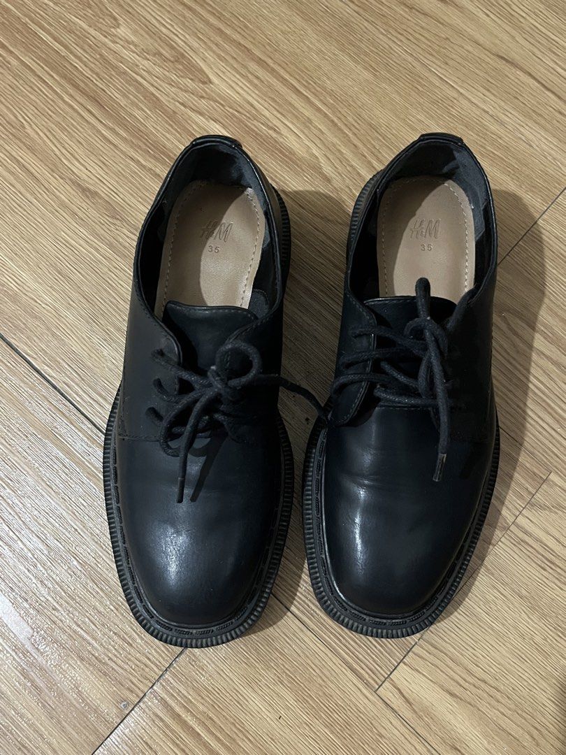 H&M Black Chunky Loafers (Category: Loafers) located in Paranaque City. Submitted by rewearstudio (Listing ID 1443213003, Image 1). Description: H&M BLACK CHUNKY LOAFERS ⟡ Size 35 ⟡ Brand New, never worn ⟡ Rfs: wrong size ⟡ Same day delivery / GGX / JNT ⟡ Offer for nego! # H&M Black Loafers 📍Parañaque .