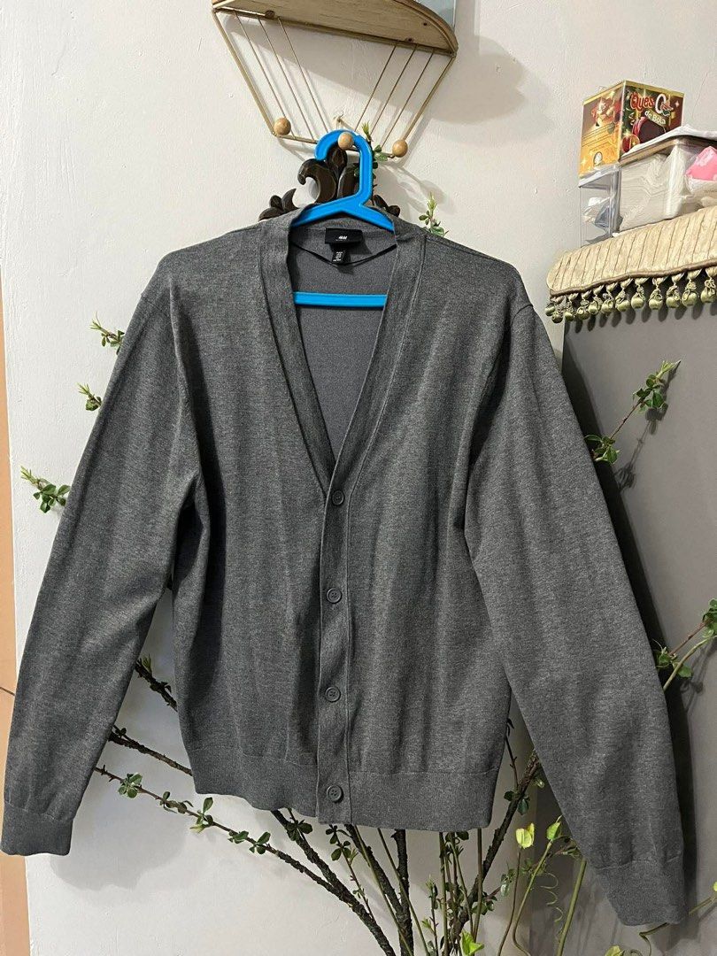 H&M cardigan for men Medium (Category: Tshirts & Polo Shirts ) located in Lucena. Submitted by kweenritz (Listing ID 1443154166, Image 3). Description: Hi! For sale H&M men cardigan. Medium. Grey. No issue. Good as new. Used only once during shoot. Best for layering. Shoulder 18.5” Width 21.5” Length 24.5” Sure buyer only 400 plus shipping.