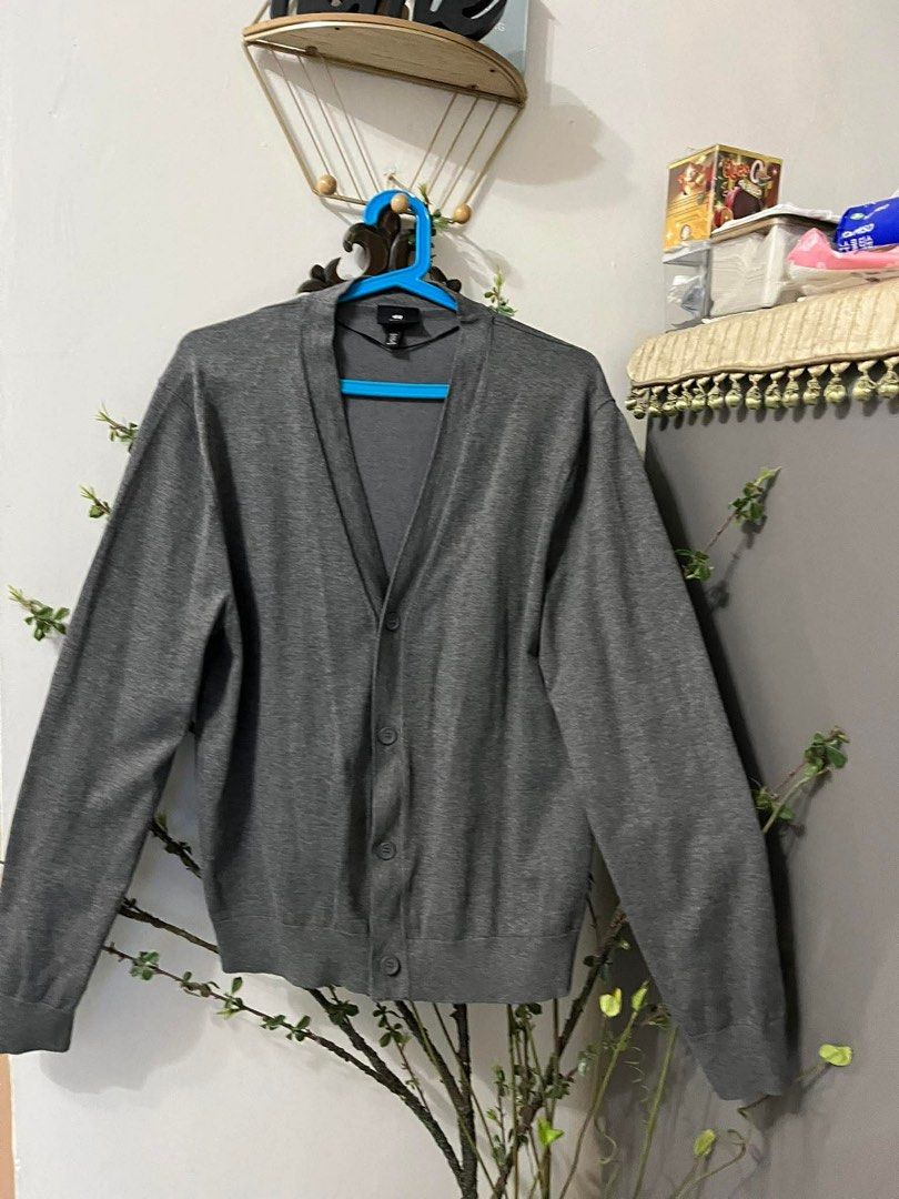 H&M cardigan for men Medium (Category: Tshirts & Polo Shirts ) located in Lucena. Submitted by kweenritz (Listing ID 1443154166, Image 2). Description: Hi! For sale H&M men cardigan. Medium. Grey. No issue. Good as new. Used only once during shoot. Best for layering. Shoulder 18.5” Width 21.5” Length 24.5” Sure buyer only 400 plus shipping.