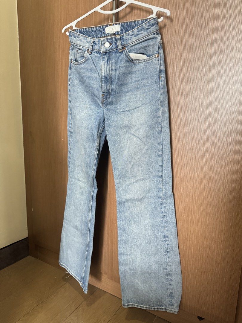 H&M jeans & pants (Category: Jeans) located in Quezon City. Submitted by truecloud.1da3ab (Listing ID 1443245317, Image 2). Description: * ₱300 H&M high waisted jeans * ₱300 H&M baggy wide low waist ripped jeans * ₱200 H&M black cargo pants * ₱200 (no brand) garterized jeans take all price : ₱900.