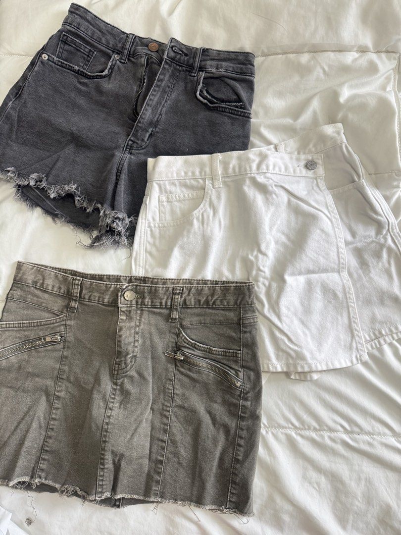 H&M Short & Uniqlo Skort (Category: Shorts) located in Quezon City. Submitted by truecloud.1da3ab (Listing ID 1443246232, Image 1). Description: * ₱250 H&M grayish black fringe shorts * ₱250 Uniqlo white skort * ₱150 (no brand) green skort.