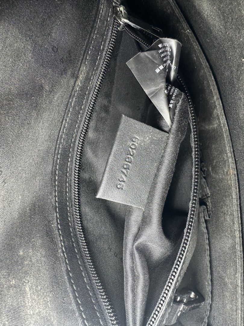 HUGO BOSS laptop bag (Category: Laptop Bags & Sleeves) located in Quezon City. Submitted by bart.anonuevo (Listing ID 1443221635, Image 3). Description: Hugo Boss laptop bag 100% real leather(Calf skin) Original, bought by my dad at BOSS Greenbelt Serial number is posted in the photo for authenticity check *All zippers are good *No damaged leather *Bag only needs cleaning Rfs: declutter Price: P15,000 negotiable Mode of payment: Gcash or Maya Via
