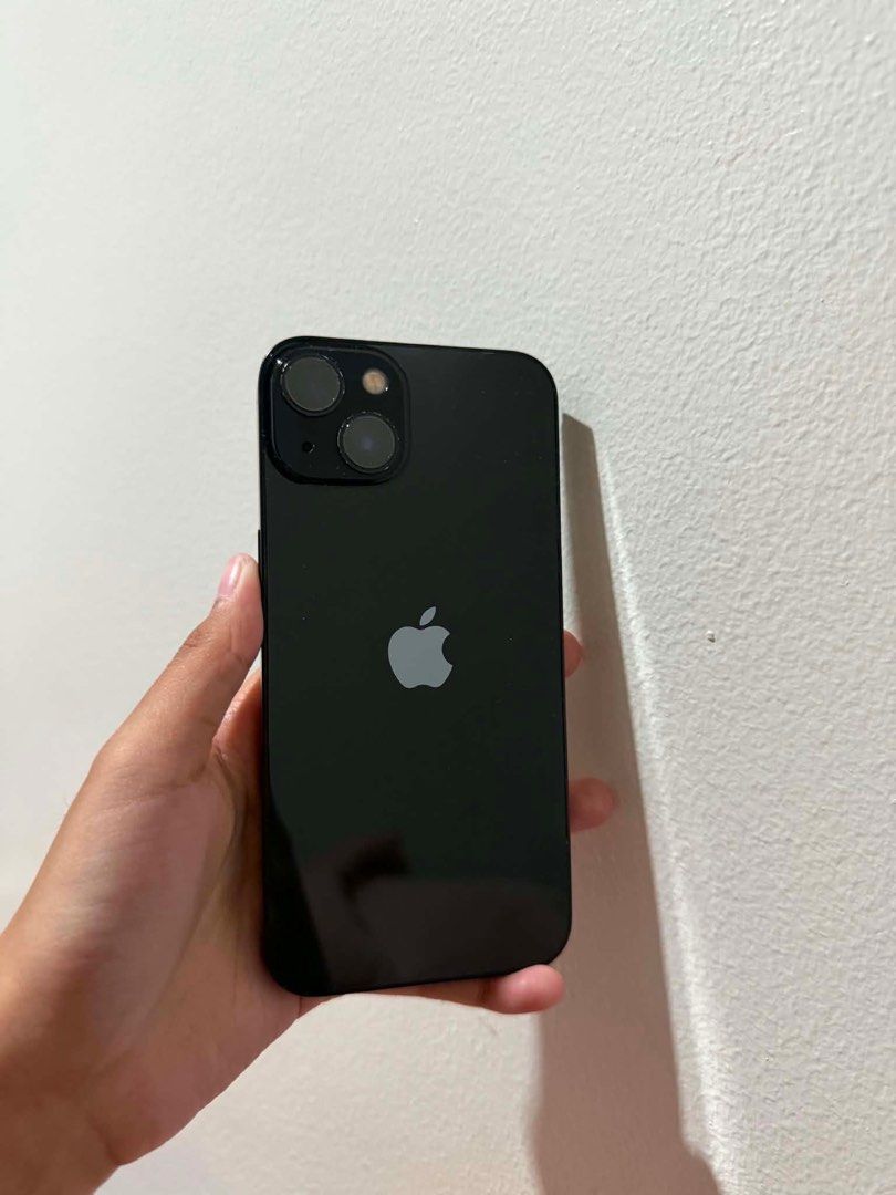 IPHONE 13 128GB MIDNIGHT (Category: iPhone 13 Series) located in Manila. Submitted by isharosete (Listing ID 1443282974, Image 2). Description: IPHONE 13 (MIDNIGHT COLOR) No issues no dents 72% Battery Health 128 Gb Truetone & Face ID Working No history of repair -Bought sa Globe store (sim lock for globe/ tm only) RFS: upgrade to ip17 Location: Valenzuela/Monumento.