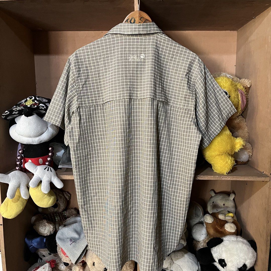 JackWolfSkin Button Up Polo trekk (Category: Activewear) located in Sipalay. Submitted by trustmeyoullbefine (Listing ID 1443154687, Image 2). Description: Size XL 23W 30L Very good condition Issue: lints, washable stain No major flaws Need wash.