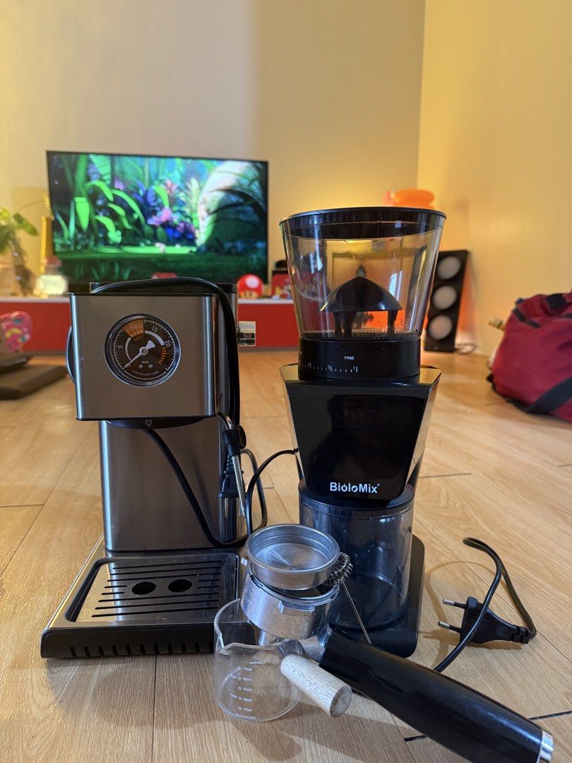 Konka/ Biolo Mix (Category: Coffee & Tea Tableware) located in Lobo. Submitted by cameronqe (Listing ID 1443214396, Image 2). Description: Hello everyone! I’m selling my personal coffee setup, which includes a coffee maker and coffee grinder. I only used it for about a month, and it has mostly been stored since then. This is perfect for anyone who wants to start making quality coffee at home or even begin a small coffee business. The setup is in 