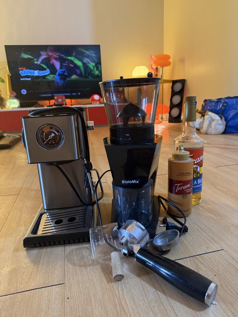 Konka/ Biolo Mix (Category: Coffee & Tea Tableware) located in Lobo. Submitted by cameronqe (Listing ID 1443214396, Image 3). Description: Hello everyone! I’m selling my personal coffee setup, which includes a coffee maker and coffee grinder. I only used it for about a month, and it has mostly been stored since then. This is perfect for anyone who wants to start making quality coffee at home or even begin a small coffee business. The setup is in 
