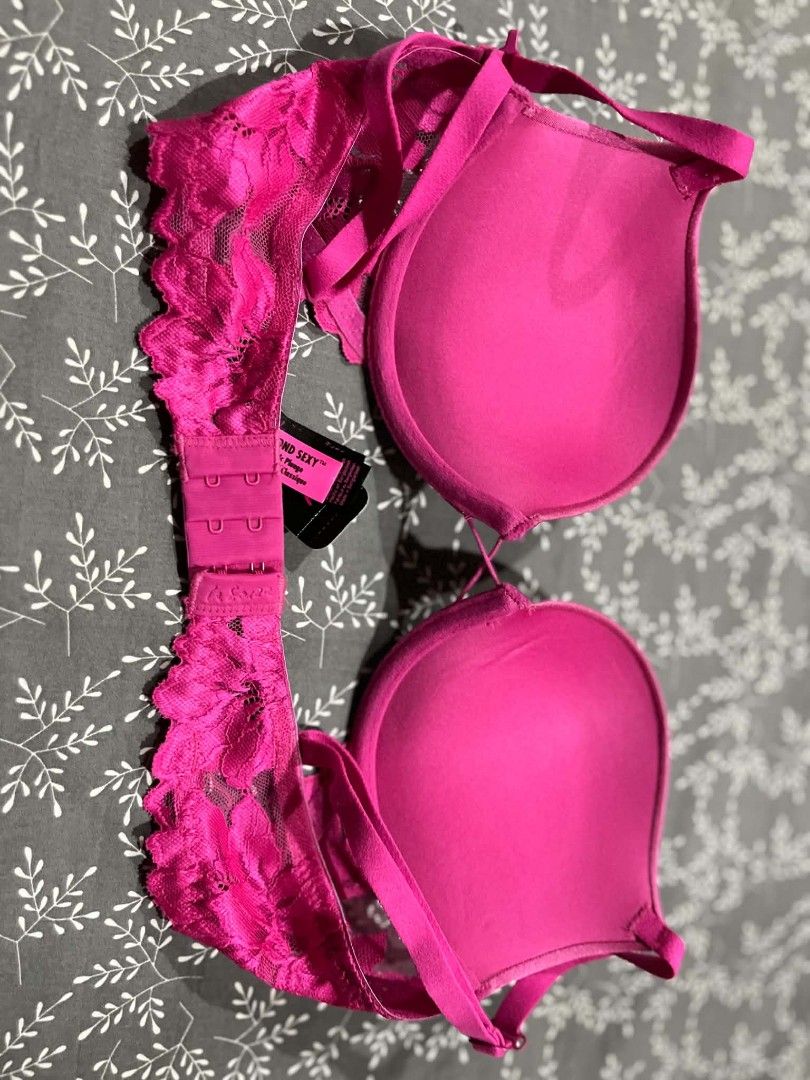 La Senza Classic Plunge (Category: Undergarments & Loungewear) located in Laoag. Submitted by TheNeatPicker (Listing ID 1443269586, Image 2). Description: Brand New Smooth Cup Push Up Bra with Lace Wing in Fuchsia Red Size 34 B FIXED PRICE Shipping Fee shouldered by buyer.