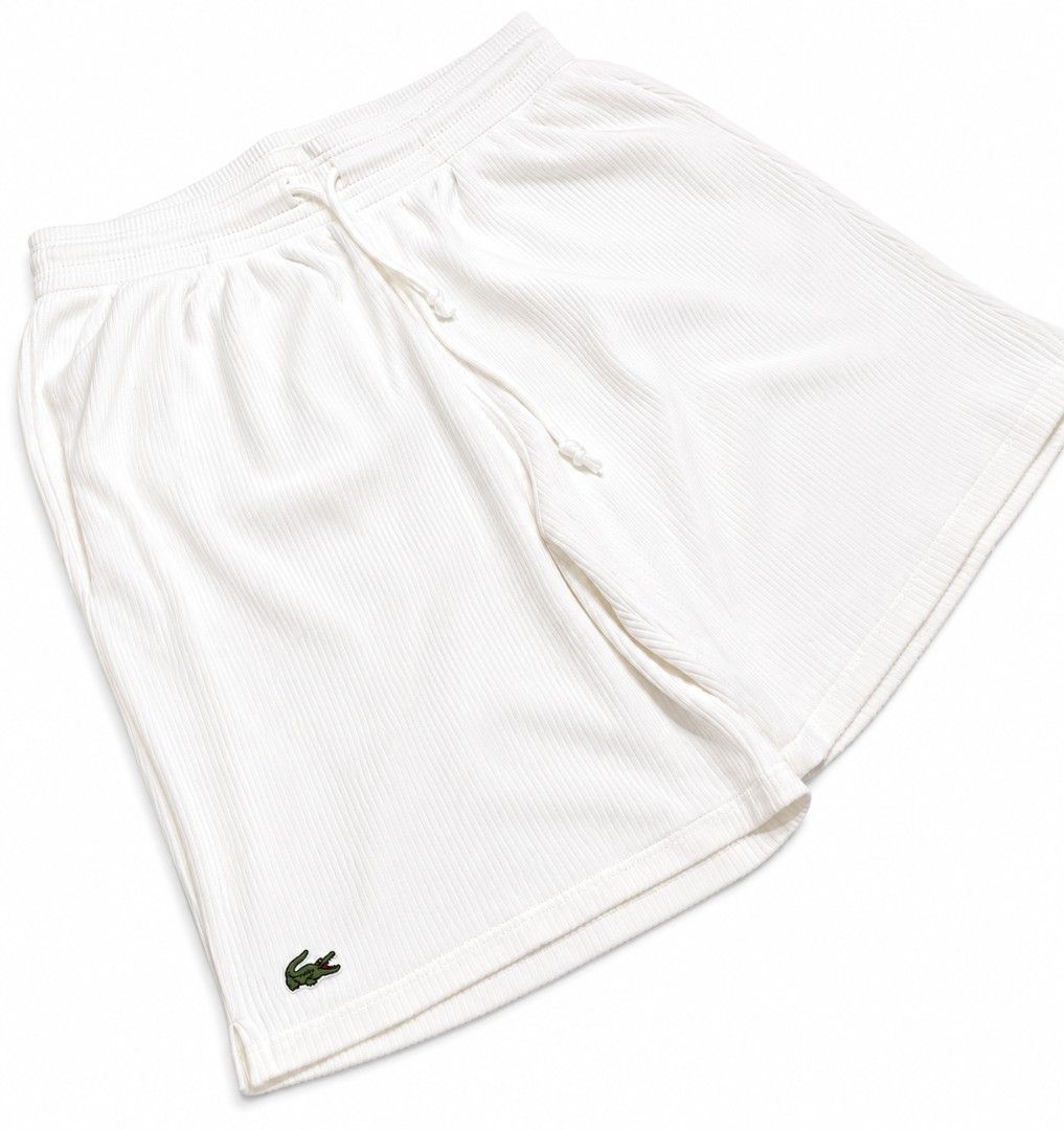 Lacoste White Corduroy Shorts (Category: Shorts) located in Vallehermoso. Submitted by threy (Listing ID 1443239869, Image 2). Description: - White corduroy shorts from Lacoste - Features the iconic crocodile logo on the left leg - Elastic waistband with drawstring for a comfortable fit - Ideal for casual wear or lounging - Simple and classic design.