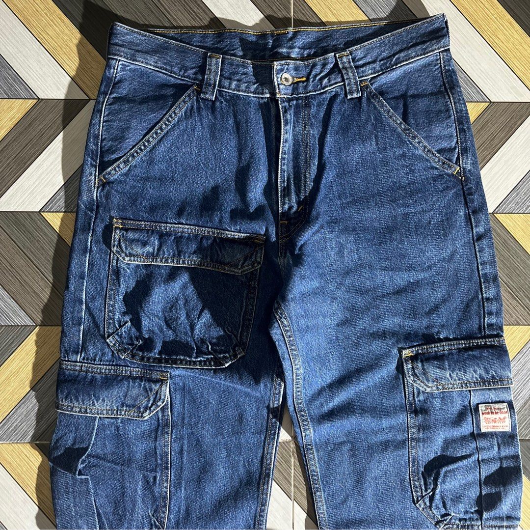 Levi’s Cargo Workwear Loose Pants - RARE (Category: Jeans) located in Daraga. Submitted by th3cliquejunks (Listing ID 1443208939, Image 3). Description: Levi’s Cargo Workwear Loose Pants - RARE Excellent Condition No issue Made in: Bangladesh Dimensions: Waist: 34” Length: 40” Leg Opening: 8.5” - 4,880 Dm! .