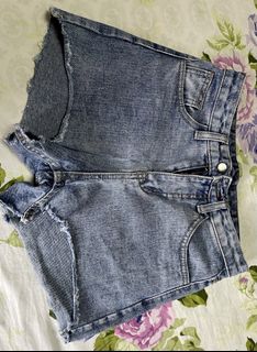 (Category: ) located in . Submitted by anicascloset (Listing ID 1443129955, Image 1). Description: .
