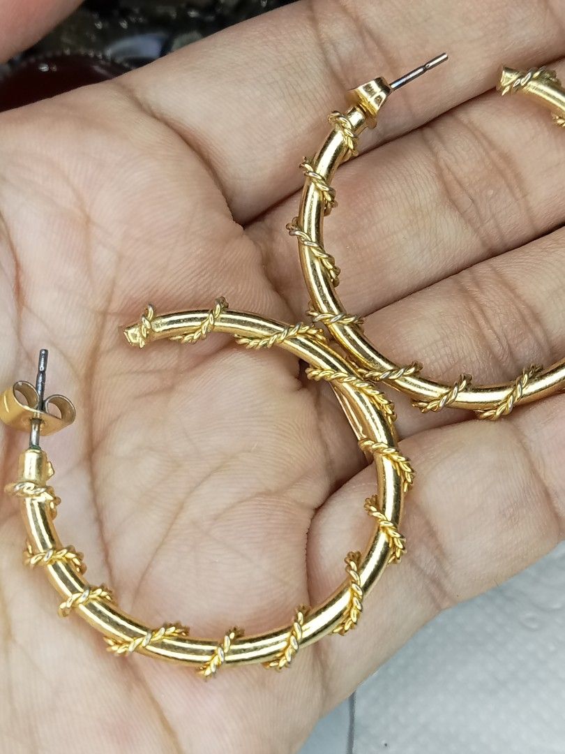 Loop earrings (Category: Earrings) located in Davao. Submitted by kimpoycaye62726 (Listing ID 1443302955, Image 2). Description: from Japan 🇯🇵 surplus.