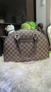 (Category: ) located in . Submitted by fendi.closet (Listing ID 1443191477, Image 1). Description: .