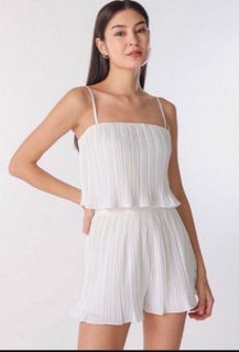 (Category: ) located in . Submitted by clearmywardrobeplssssss (Listing ID 1443216858, Image 1). Description: .