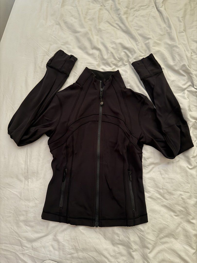Lululemon Define Cropped Jacket Size 4 (Category: Coats, Jackets and Outerwear) located in Valenzuela. Submitted by solanaph (Listing ID 1443139667, Image 1). Description: - Personal item. Bought from pasabuy last 2024 - Black Lululemon jacket - Features thumbholes in sleeves - Two zippered pockets for secure storage - Full zip closure for easy on/off - Versatile for workouts and everyday wear Negotiable.