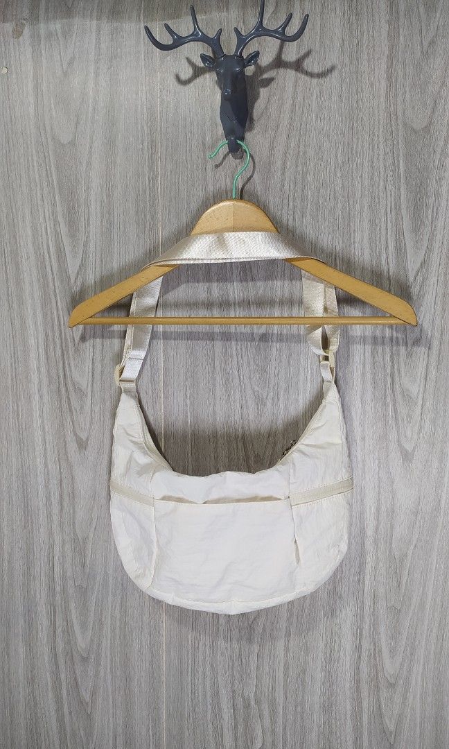 Lululemon Slouchy Sling Bag O/S (Category: Sling Bags) located in Naga. Submitted by secondspinv2 (Listing ID 1443279432, Image 3). Description: Lululemon Slouchy Sling Bag ✅No Issue ✅Need Wash ✅Location: Bicol Naga City, Camarines Sur ✅Courier: J&T Express/Flash Express ✅MOP: Gcash only.