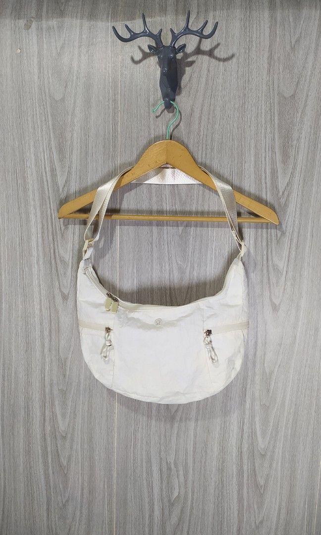 Lululemon Slouchy Sling Bag O/S (Category: Sling Bags) located in Naga. Submitted by secondspinv2 (Listing ID 1443279432, Image 1). Description: Lululemon Slouchy Sling Bag ✅No Issue ✅Need Wash ✅Location: Bicol Naga City, Camarines Sur ✅Courier: J&T Express/Flash Express ✅MOP: Gcash only.
