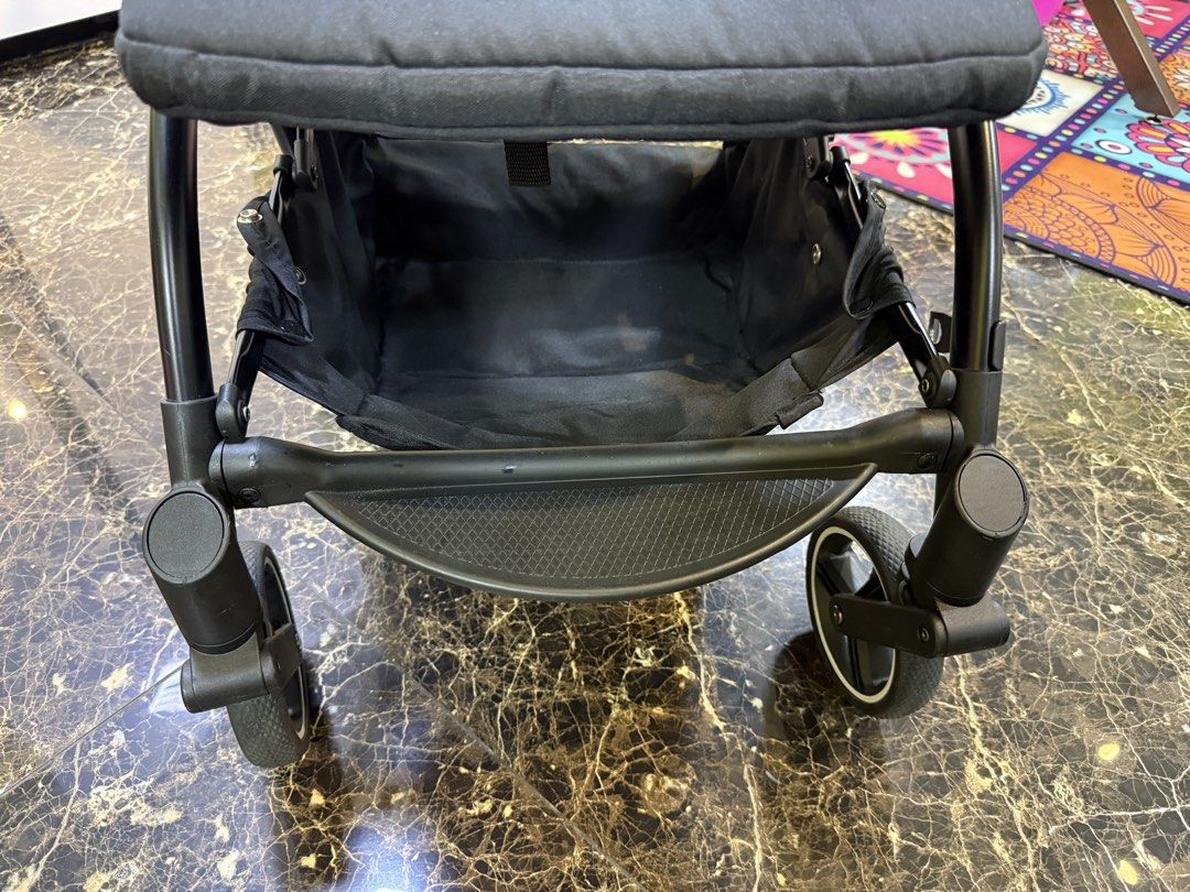 Mambo arrow autofold stroller lightweight (Category: Strollers) located in Manila. Submitted by gelohey00 (Listing ID 1442593900, Image 3). Description: - Lightweight and easy to maneuver - Folds compactly for travel and storage - Spacious under-seat basket - Padded seat for comfort - Canopy for sun protection - Ideal for everyday outings Sit and stand mode, semi reclining mode and lay flat mode Will upload more photo like new No flaws used only 