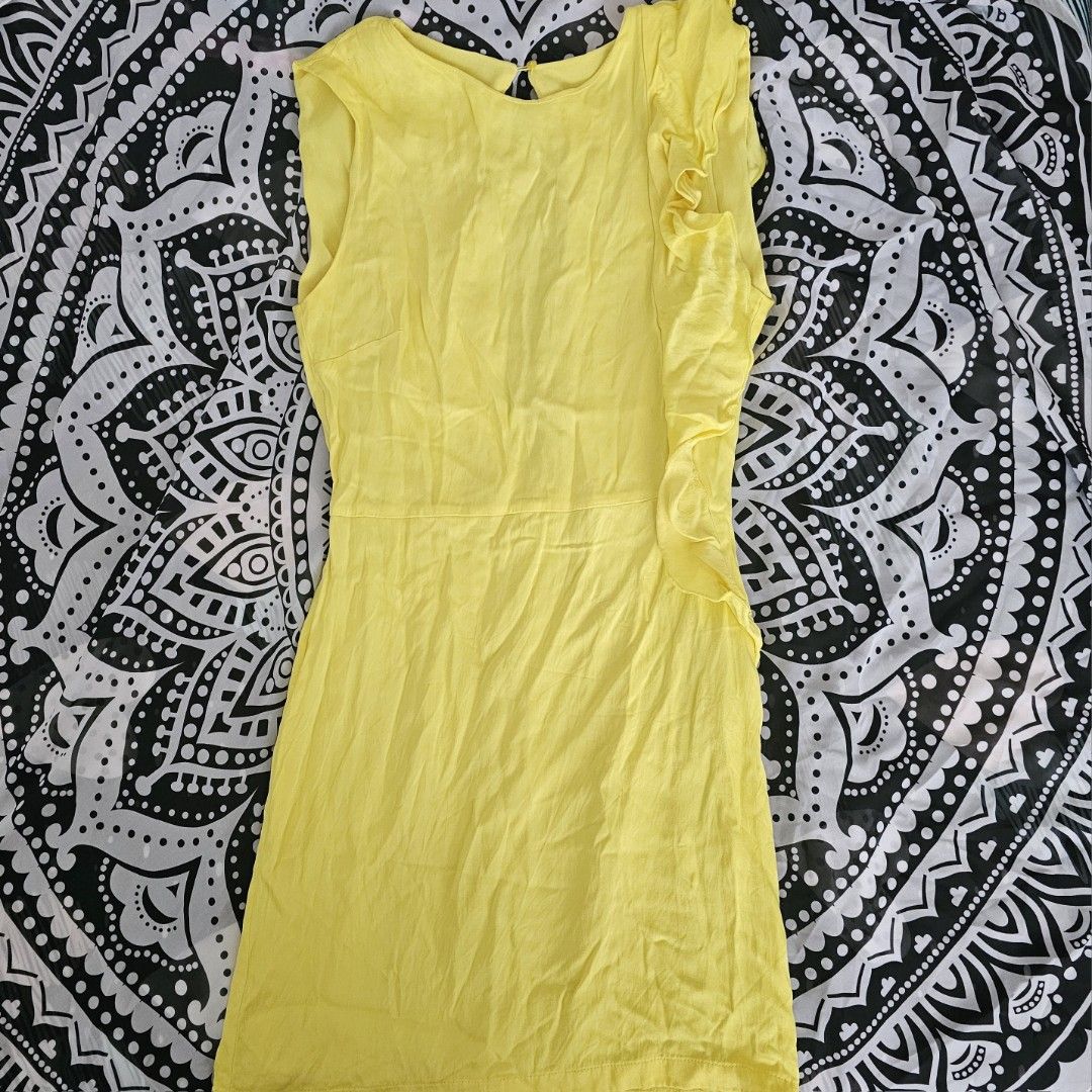 Mango Yellow Ruffle Sleeve Dress (Category: Dresses) located in Quezon City. Submitted by viviezz (Listing ID 1443271837, Image 1). Description: .