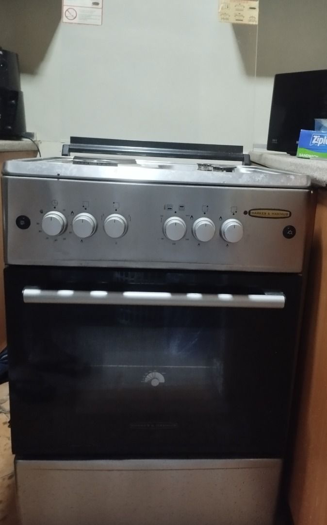 Markes Gas Ranges (Category: Ovens & Toasters) located in Caloocan City. Submitted by goldendragon_c1cab8 (Listing ID 1443225669, Image 1). Description: - Four burners on top - Oven with glass door below - Stylish silver and black finish - In excellent working condition - Perfect addition to any kitchen.