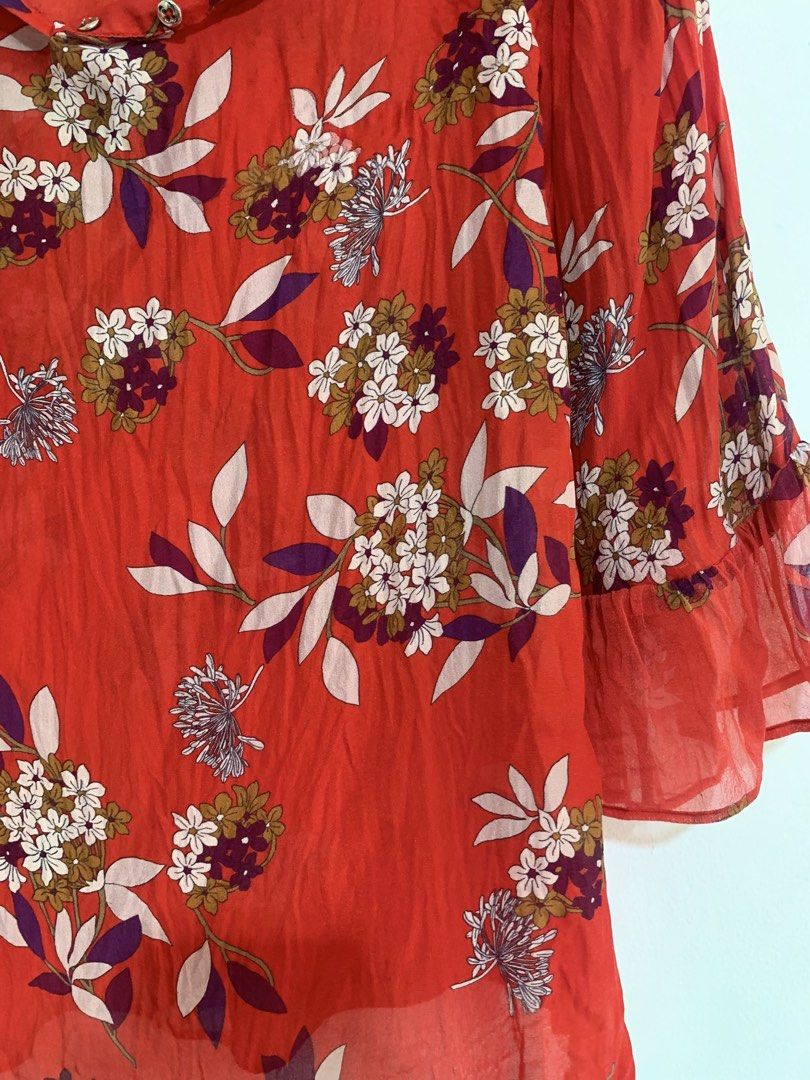 Massimo Dutti Floral Cherry Red Top Size Small (Category: Blouses) located in San Pedro. Submitted by kcshops (Listing ID 1443156045, Image 3). Description: 🌸 MASSIMO DUTTI FLORAL TOP WITH BELL SLEEVES 🌸 ✨ Feminine floral print with cute bell sleeves 📏 Size: Small (on tag) 📍 Location: San Pedro, Laguna 🚚 Delivery: J&T or Lalamove — shipping fee shouldered by buyer 🤝 Meet-up: Southwoods Mall, Biñan City 💬 Message me for more details or addi
