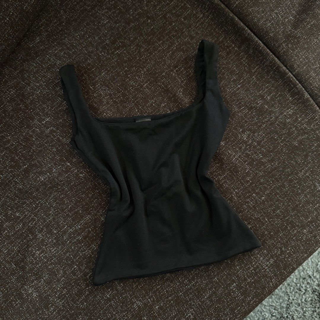 MERA Black Body Hugging Sleeveless Top (Category: Sleeveless) located in Bulacan. Submitted by ichikuh (Listing ID 1443183188, Image 2). Description: DECLUTTERING MY THINGS AGAAAAIN -;💗[kindly read ] - size: xs-small - no flaw but slightly used 1: Payment Method - gc & maya 2: Shipping Method - J&T & lalamove 3: For Buyers - no cancellation - no return, exchange, or refund - shipping will be shoulder note; price is negotiable!.