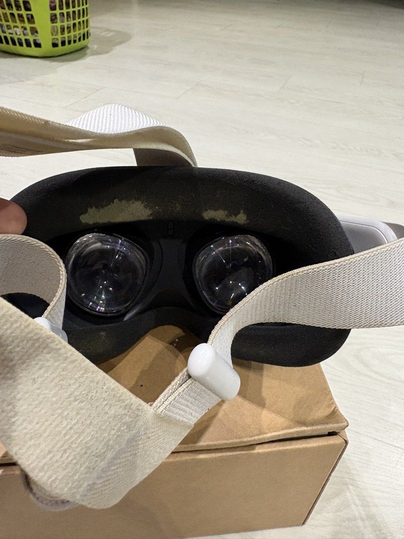 Meta Quest 2 (Category: Others) located in Singapore. Submitted by mr.seller12 (Listing ID 1443242521, Image 3). Description: fully functional face pad has some wear and tear can be easily replaceable .
