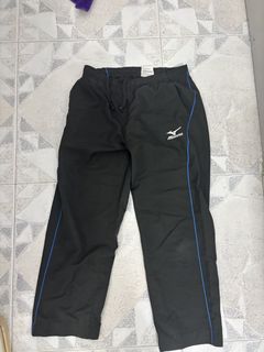 (Category: ) located in . Submitted by pleasebuymyclothes6767 (Listing ID 1443309627, Image 1). Description: .
