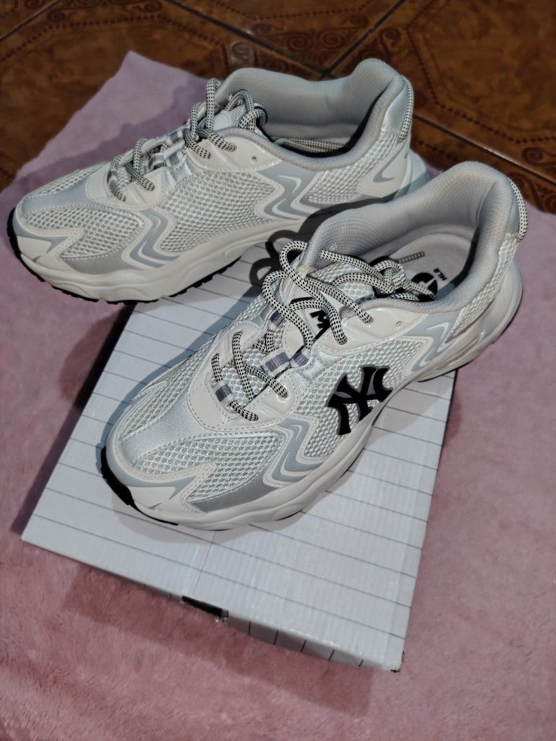 MLB New York Yankees Cargo Chunky (Category: Sneakers) located in Taguig. Submitted by rtk06 (Listing ID 1443300702, Image 3). Description: - White MLB sneakers featuring the iconic New York Yankees logo. - Trendy chunky sole design for a modern look. - Breathable mesh upper keeps your feet cool and comfortable. - Grey and white laces add a stylish detail. - Includes the original MLB shoe box. - Ideal for everyday casual wear. -also available in 