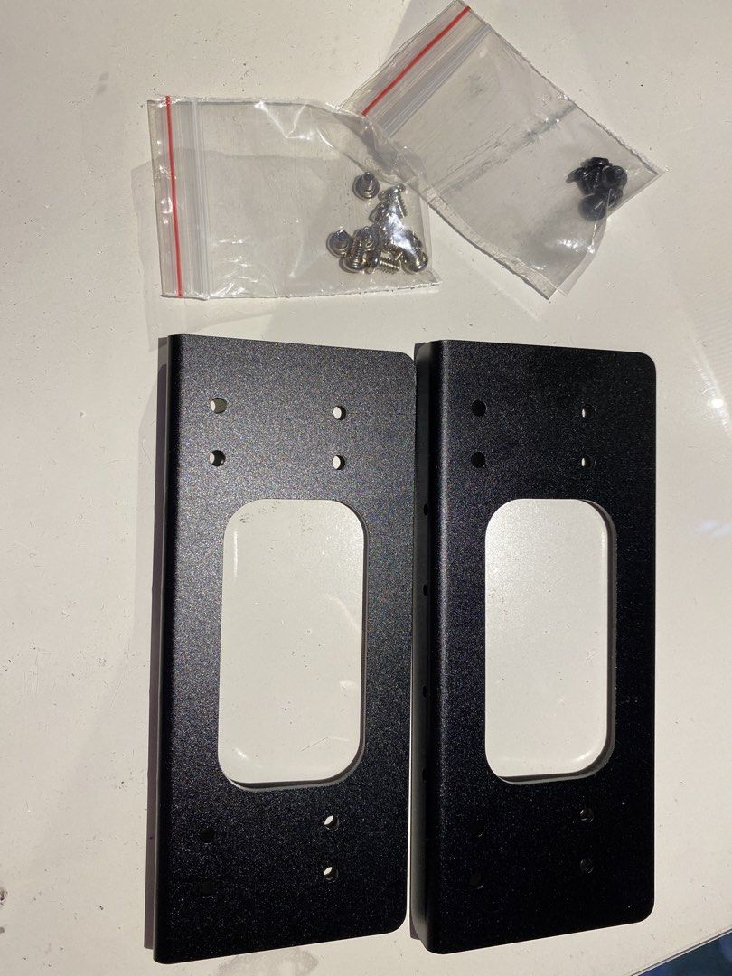 Mounting Brackets with Screws (for hard drives)479637176667361281