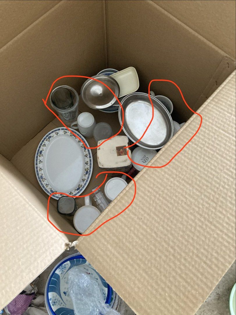Mugs and glasses (about 8pcs)
