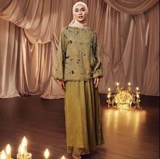 (Category: ) located in . Submitted by mywardrobe2u (Listing ID 1443191917, Image 1). Description: .
