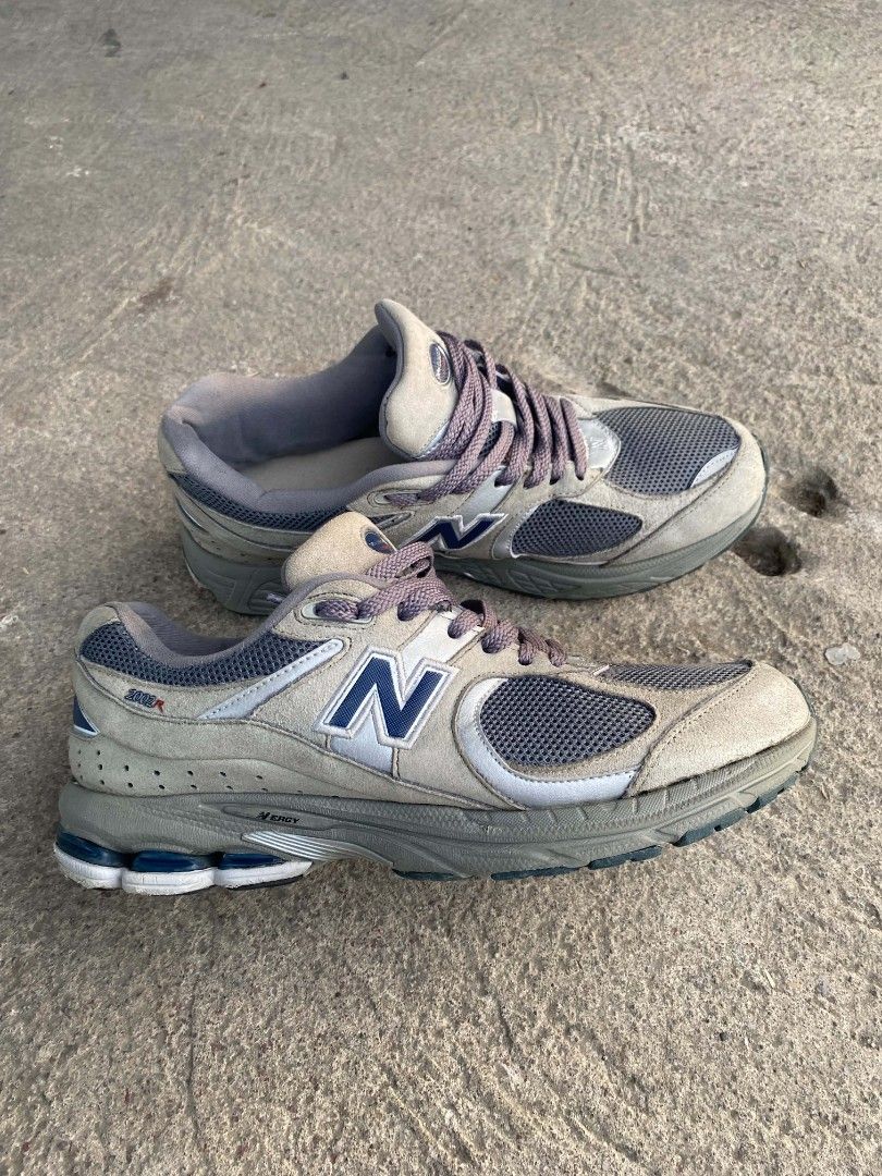 New Balance 2002R Silver Grey Sneakers (Category: Sneakers) located in Leyte. Submitted by tripmo_777 (Listing ID 1443241419, Image 2). Description: - New Balance 2002R sneakers - Color: Silver Grey - Style: Classic running shoe - Materials: Mesh and suede upper - Features: Comfortable sole, perfect for everyday wear - Condition: Shows some signs of use, but plenty of life left.