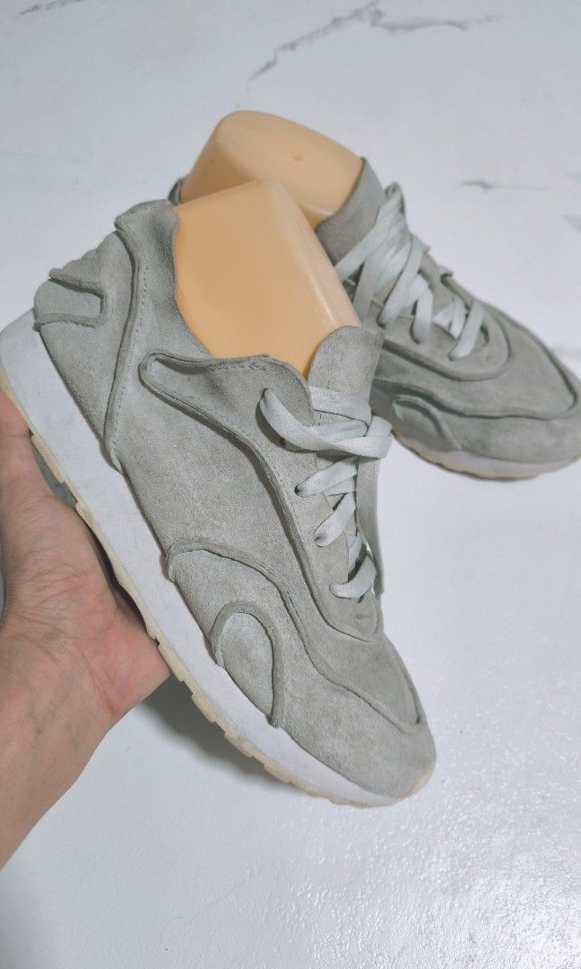 Nike Genuine soft leather sneakers Original (Category: Sneakers) located in Cavite. Submitted by csl_corner (Listing ID 1443136884, Image 2). Description: Nike Genuine soft leather sneakers Original like new just needs lil cleaning✨ size 8 25cm insole genuine leather in and out✨ perfect for dresses and pants✨ very comfy when worn.