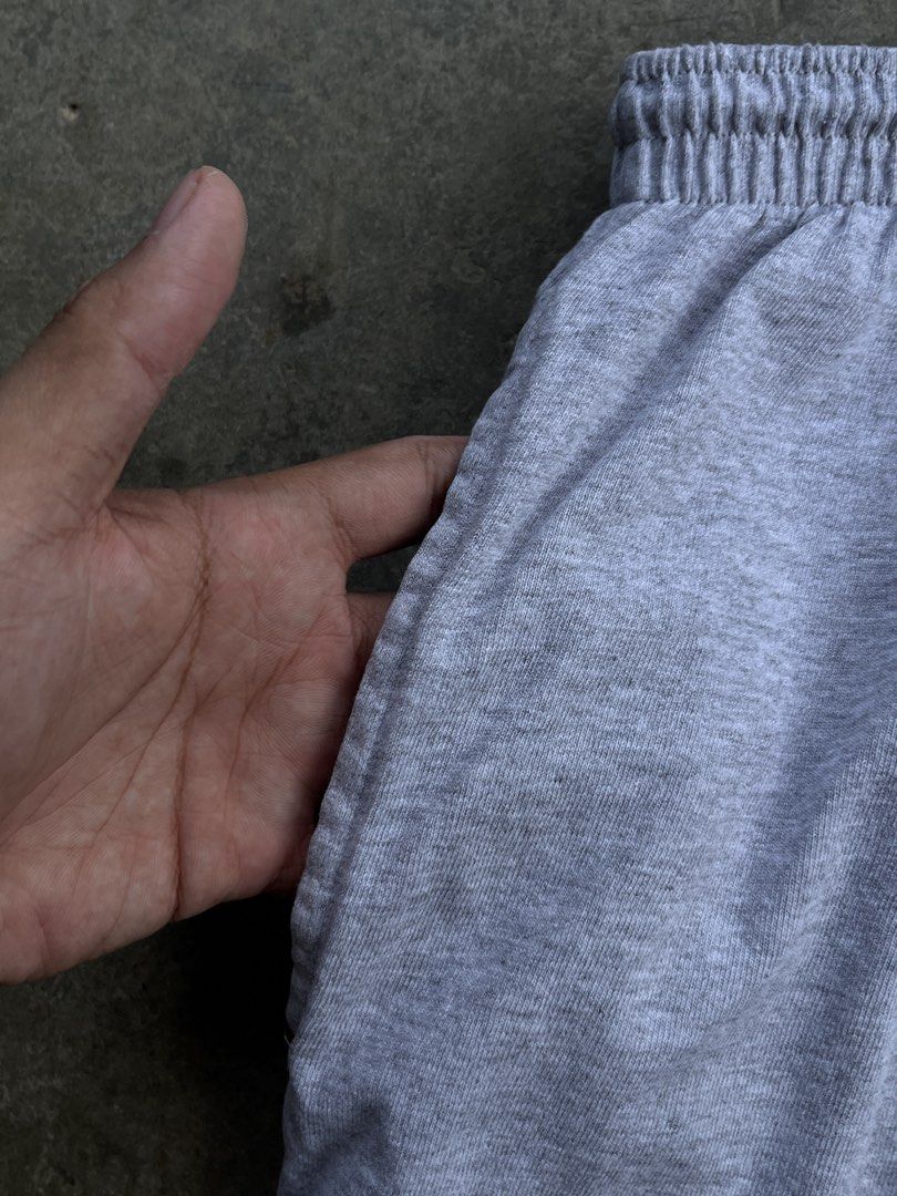 Nike Grey Sweat Shorts Size XL (Category: Shorts) located in San Mariano. Submitted by rakithrift (Listing ID 1443254214, Image 3). Description: - Grey Nike sweat shorts - Elastic waistband with drawstring - Two side pockets - Small black Nike swoosh logo on left leg - Made in Mexico - Cotton and polyester blend 📏 DIMES: W 27-46 (Adjustable) L 18.5 T 15.5 H 15 🎨 COLOR RATE: 9.5/10 ✅ CONDITION: Excellent ❌ ISSUE: None .