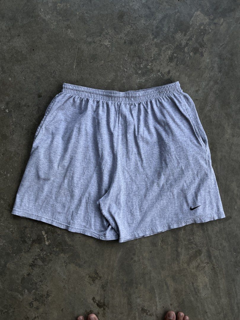 Nike Grey Sweat Shorts Size XL (Category: Shorts) located in San Mariano. Submitted by rakithrift (Listing ID 1443254214, Image 1). Description: - Grey Nike sweat shorts - Elastic waistband with drawstring - Two side pockets - Small black Nike swoosh logo on left leg - Made in Mexico - Cotton and polyester blend 📏 DIMES: W 27-46 (Adjustable) L 18.5 T 15.5 H 15 🎨 COLOR RATE: 9.5/10 ✅ CONDITION: Excellent ❌ ISSUE: None .