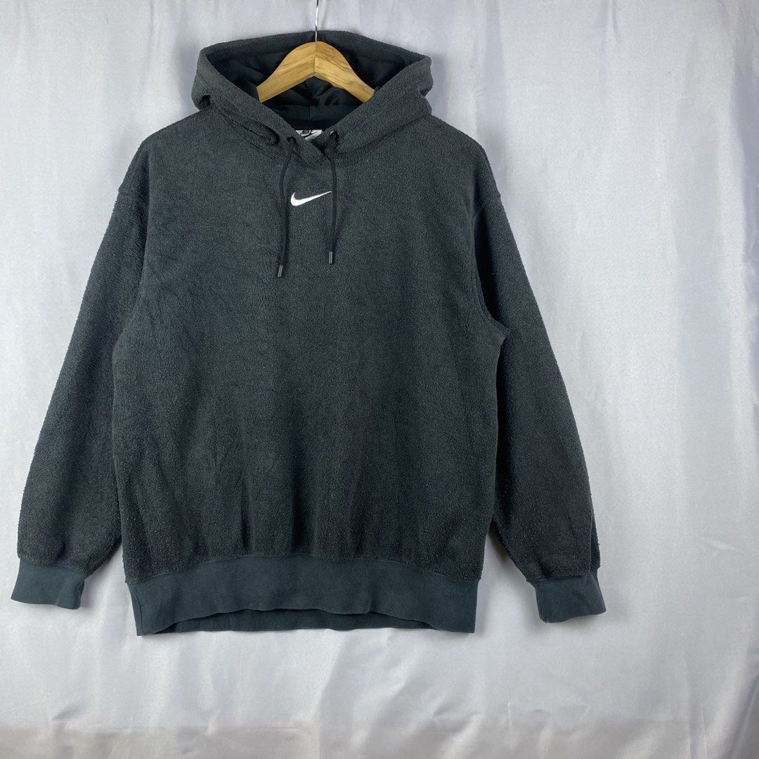 Nike Midswoosh Sherpa Pullover Hoodie (Category: Hoodies) located in Trece Martires City. Submitted by butfirst.thrift (Listing ID 1443284732, Image 2). Description: 🛒:𝐀𝐕𝐀𝐈𝐋𝐀𝐁𝐋𝐄 📦: Nike Midswoosh Sherpa Pullover Hoodie 𝐒𝐈𝐙𝐄: Small (23width x 25length) 𝐂𝐎𝐋𝐎𝐑 𝐑𝐀𝐓𝐄: 8.5/10 𝐂𝐎𝐍𝐃𝐈𝐓𝐈𝐎𝐍: Good 𝐈𝐒𝐒𝐔𝐄: Low colorate Authentic & Comfy (𝐌)𝐢𝐧𝐞: ₱𝟕𝟓𝟎 .