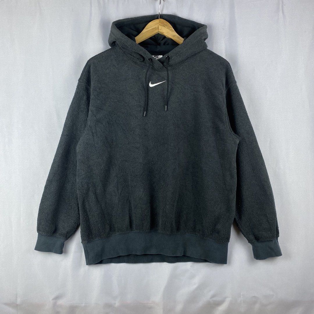 Nike Midswoosh Sherpa Pullover Hoodie (Category: Hoodies) located in Trece Martires City. Submitted by butfirst.thrift (Listing ID 1443284732, Image 1). Description: 🛒:𝐀𝐕𝐀𝐈𝐋𝐀𝐁𝐋𝐄 📦: Nike Midswoosh Sherpa Pullover Hoodie 𝐒𝐈𝐙𝐄: Small (23width x 25length) 𝐂𝐎𝐋𝐎𝐑 𝐑𝐀𝐓𝐄: 8.5/10 𝐂𝐎𝐍𝐃𝐈𝐓𝐈𝐎𝐍: Good 𝐈𝐒𝐒𝐔𝐄: Low colorate Authentic & Comfy (𝐌)𝐢𝐧𝐞: ₱𝟕𝟓𝟎 .