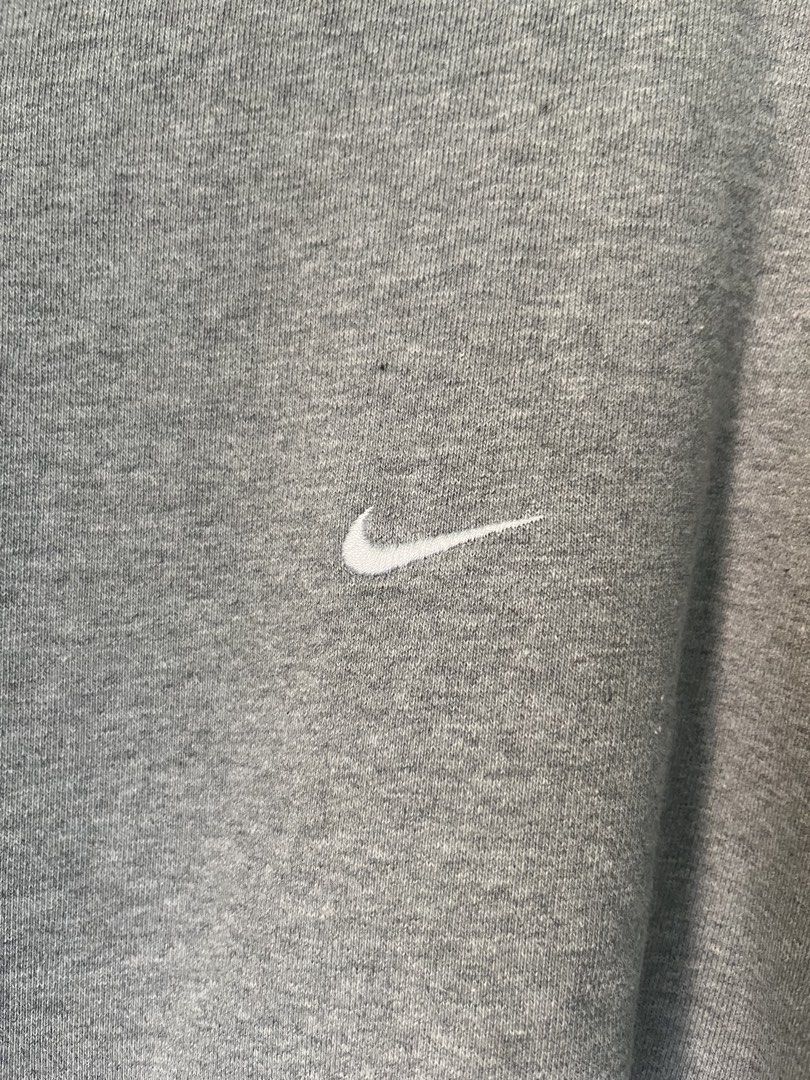 Nike Swoosh Crew Neck Sweatshirt (Category: Coats, Jackets and Outerwear) located in Las Pinas. Submitted by beandor (Listing ID 1443196393, Image 2). Description: 23x25 size L on tag no issues rfs: decluttering .