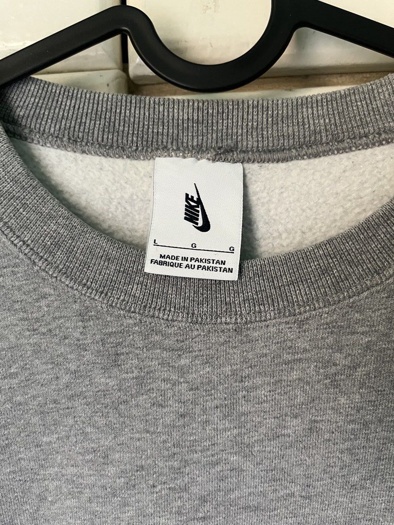 Nike Swoosh Crew Neck Sweatshirt (Category: Coats, Jackets and Outerwear) located in Las Pinas. Submitted by beandor (Listing ID 1443196393, Image 3). Description: 23x25 size L on tag no issues rfs: decluttering .