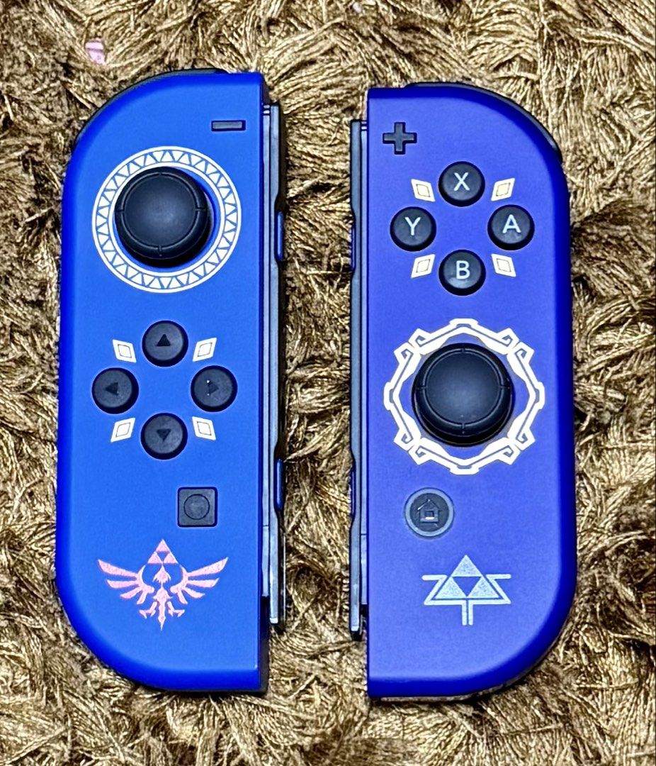 Nintendo Switch Zelda Skyward Sword Edition Joy Controller (Category: Controllers) located in General Trias. Submitted by miggys_booth (Listing ID 1309023471, Image 3). Description: 🗡️ The Legend of Zelda: Skyward Sword HD Joy-Con Controllers (Left & Right) | Limited Edition Price: 4495 📦 Condition: Mint in Box (MIB) – Opened for Checking & Testing Only ✅ Includes all original contents: • Left Joy-Con Controller (Skyloft Blue) • Right Joy-Con C