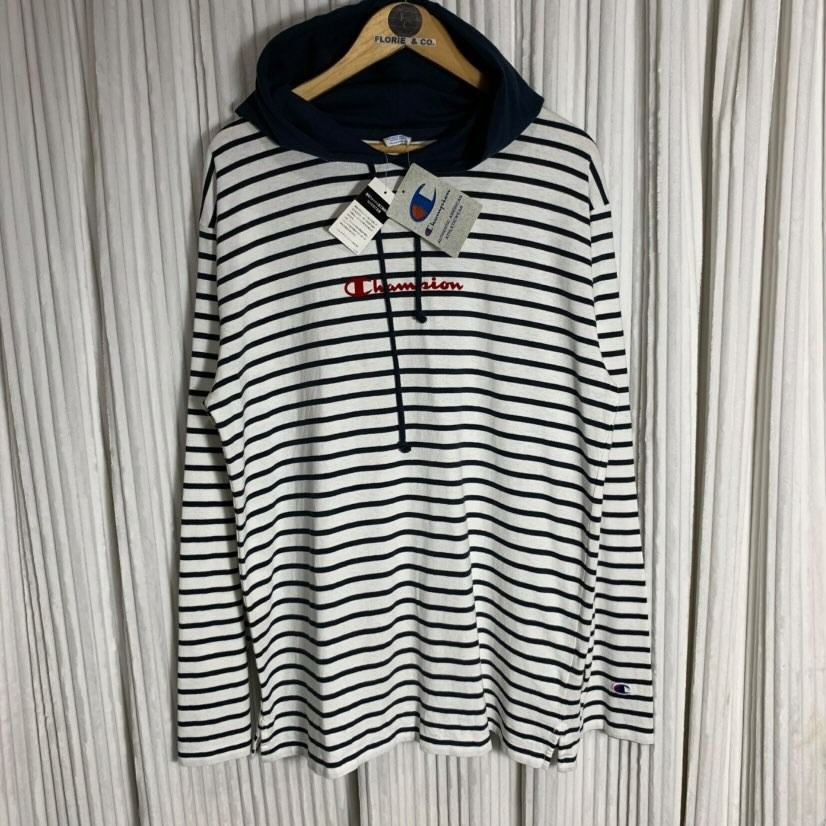 NJ35-CHAMPlON STRIPED LONG SLEEVED HOODIE (Category: Coats, Jackets and Outerwear) located in Bauang. Submitted by wintercollectionfc (Listing ID 1443220583, Image 1). Description: ❗️𝘼𝙡𝙡 𝙙𝙚𝙩𝙖𝙞𝙡𝙨 𝙥𝙤𝙨𝙩𝙚𝙙❗️ ✨𝗖𝗛𝗔𝗠𝗣𝗹𝗢𝗡 𝗦𝗧𝗥𝗜𝗣𝗘𝗗 𝗟𝗢𝗡𝗚 𝗦𝗟𝗘𝗘𝗩𝗘𝗗 𝗛𝗢𝗢𝗗𝗜𝗘✨ ᴄᴏᴅᴇ: ɴᴊ-35 𝐏𝐫𝐢𝐜𝐞: 𝟓𝟖𝟖 + 𝐒𝐅 𝐨𝐧𝐥𝐲 ᴍᴀʟʟ ᴘʀɪᴄᴇ: $799 (Convert niyo nalang po) ▪️ XL ▪️ New with tags ▪️ No issues ▪️ W 22" x L 30.5" ▪️ WHITE/NAVY P