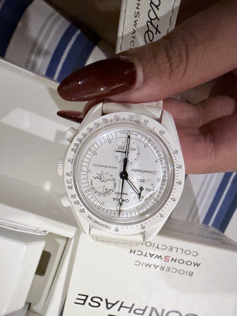 Omega x Swatch Snoopy Watch White (Category: Luxury Watches) located in Manila. Submitted by honeybee.127 (Listing ID 1443257661, Image 1). Description: .