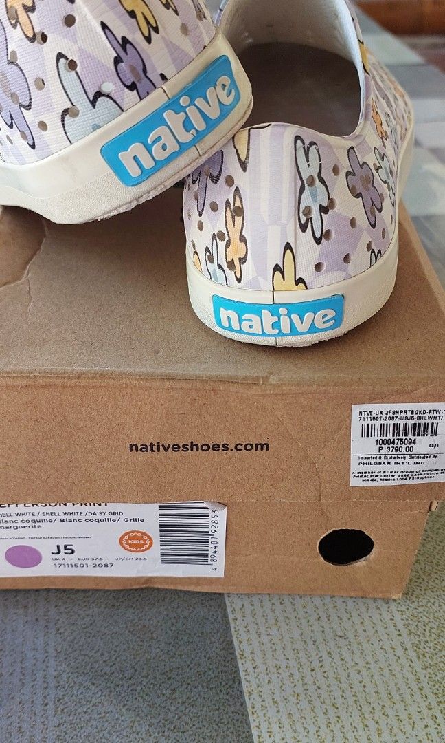 Authentic native (Category: Flats & Sandals) located in Manila. Submitted by wisejoy03 (Listing ID 1443239809, Image 3). Description: bought last December. masikip na ngayon..