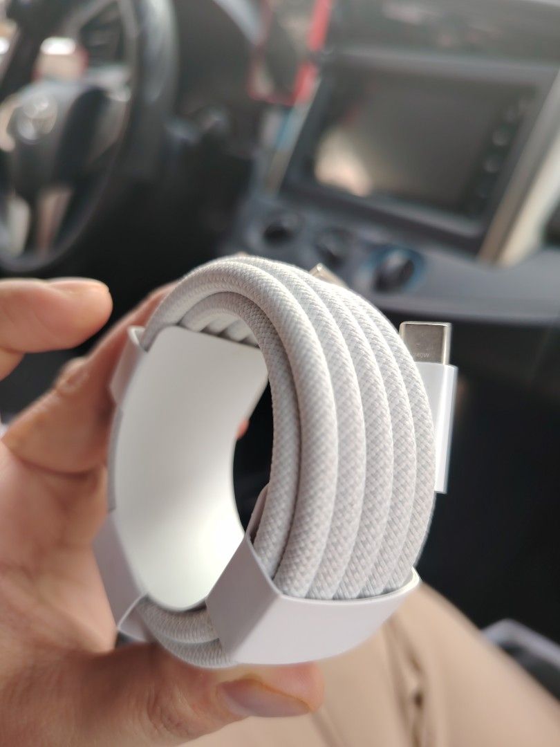 Original 240w Usb-C 2m Braided Cable Macbook Charger (Category: Cables & Chargers) located in Makati City. Submitted by isakie (Listing ID 1443158840, Image 2). Description: macbook Charger Ubs-C 240w Braided Cable MODE OF PAYMENT ✅COD ✅GCASH ✅PAYMAYA VIA LALAMOVE, GRAB OR U CAN BOOK YOUR OWN RIDER TO PICK UP. 14DAYS WARRANTY AND SAME DAY DELIVERY ‼️ Pm for sure buyer 😉.