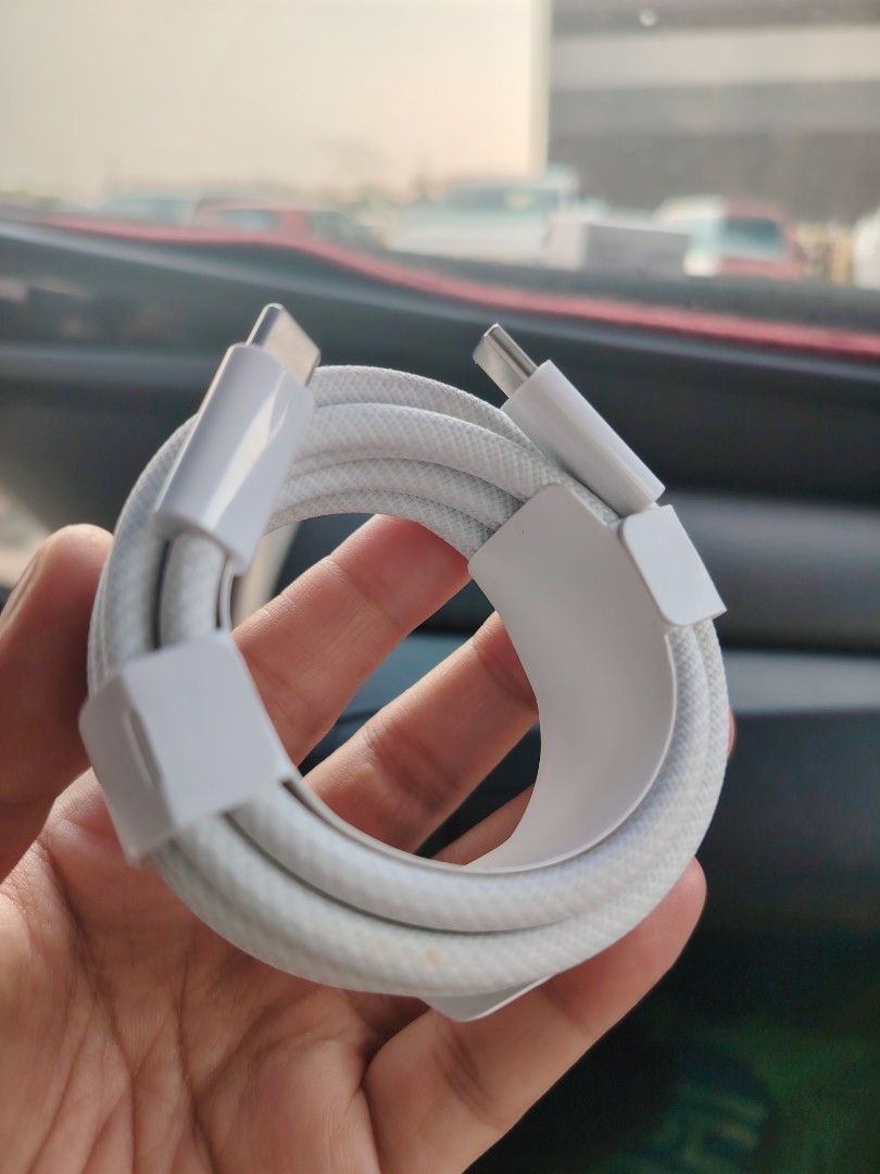 Original 240w Usb-C 2m Braided Cable Macbook Charger (Category: Cables & Chargers) located in Makati City. Submitted by isakie (Listing ID 1443158840, Image 3). Description: macbook Charger Ubs-C 240w Braided Cable MODE OF PAYMENT ✅COD ✅GCASH ✅PAYMAYA VIA LALAMOVE, GRAB OR U CAN BOOK YOUR OWN RIDER TO PICK UP. 14DAYS WARRANTY AND SAME DAY DELIVERY ‼️ Pm for sure buyer 😉.