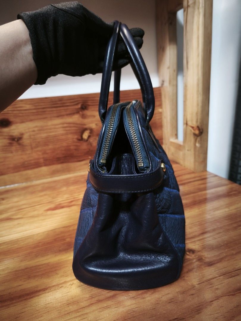 Ostrich leather japan bag (Category: Purses & Pouches) located in Baguio. Submitted by queenlyne_vintage_rare_finds (Listing ID 1443273911, Image 2). Description: .